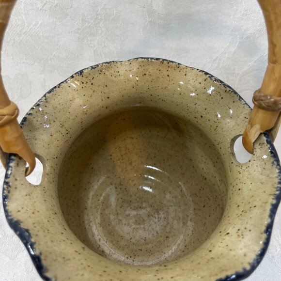 Three Rivers Pottery Basket Wooden Handle Handpainted Blue Apples 1993 - Picture 4 of 5